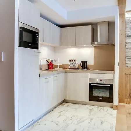 T3 Contemporain Avec Balcon Et Parking à - Fr-1-562-30 *
